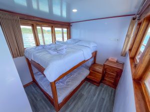 shared cabin tunas bahari komodo 1