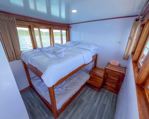 shared cabin tunas bahari komodo 1