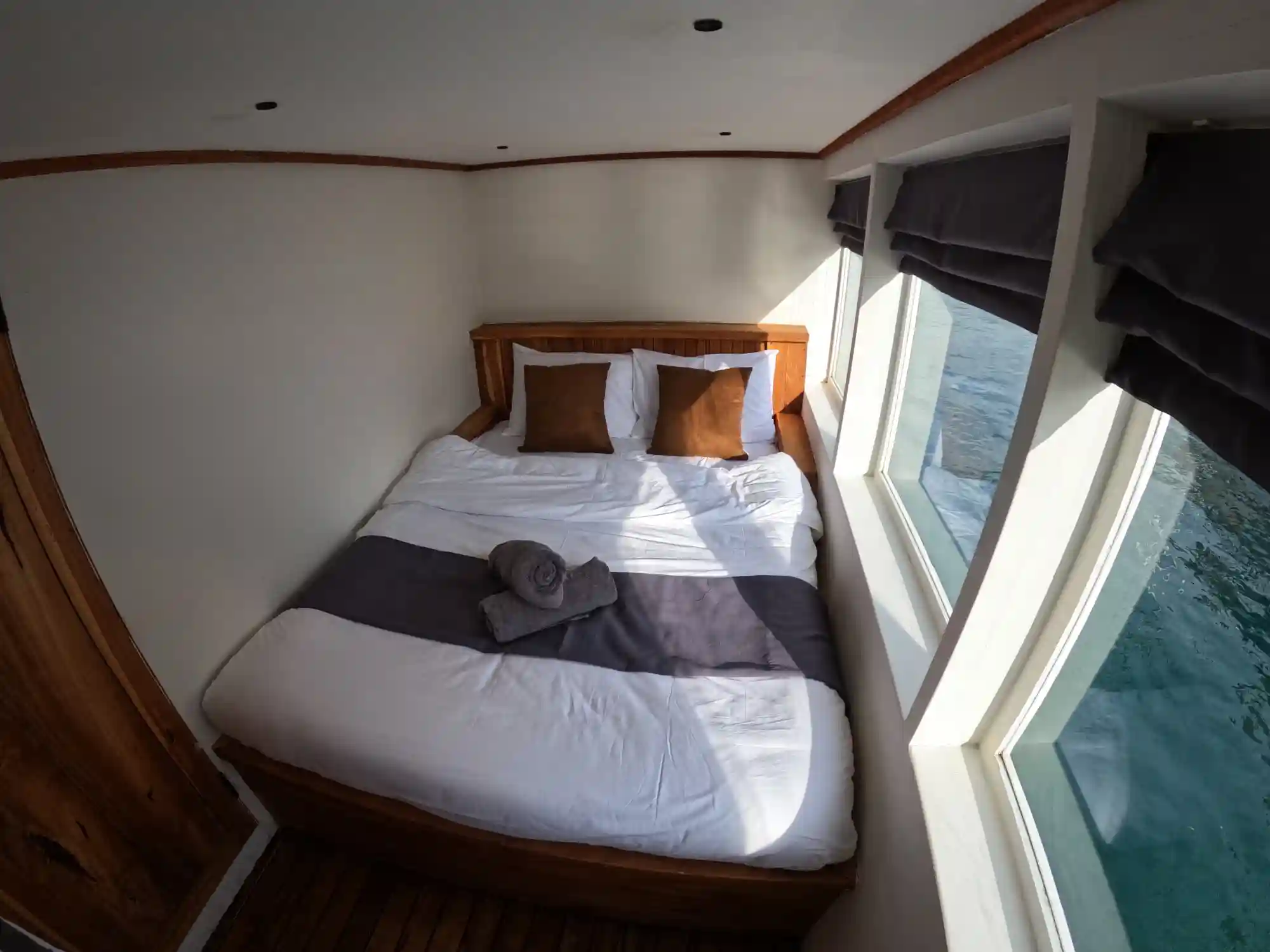 1-deluxe-cabin-lanakila-cruise