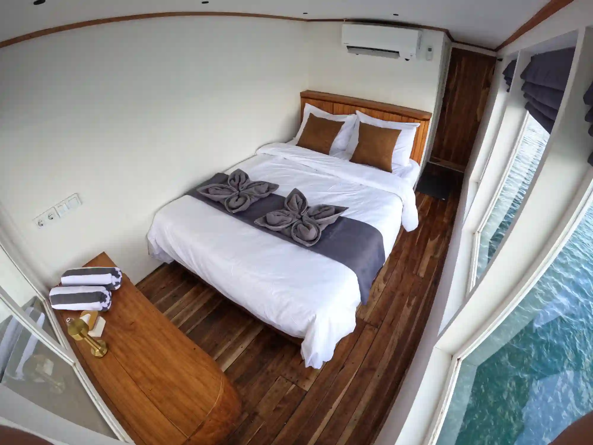 1-master-cabin-lanakila-cruise-1