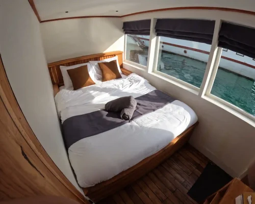 2-view-deluxe-cabin-lanakila-cruise