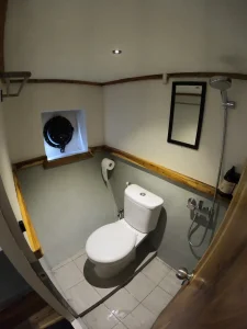 3-toilet-superior-cabin-lanakila-cruise