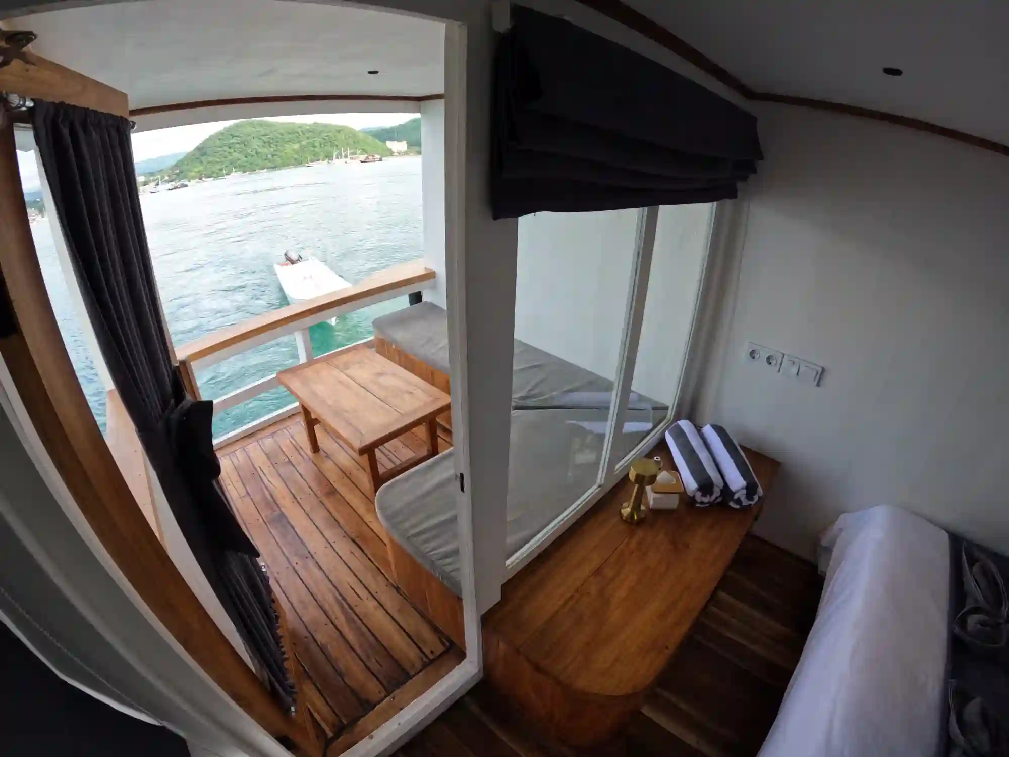 3-view-balcony-master-cabin-lanakila-cruise