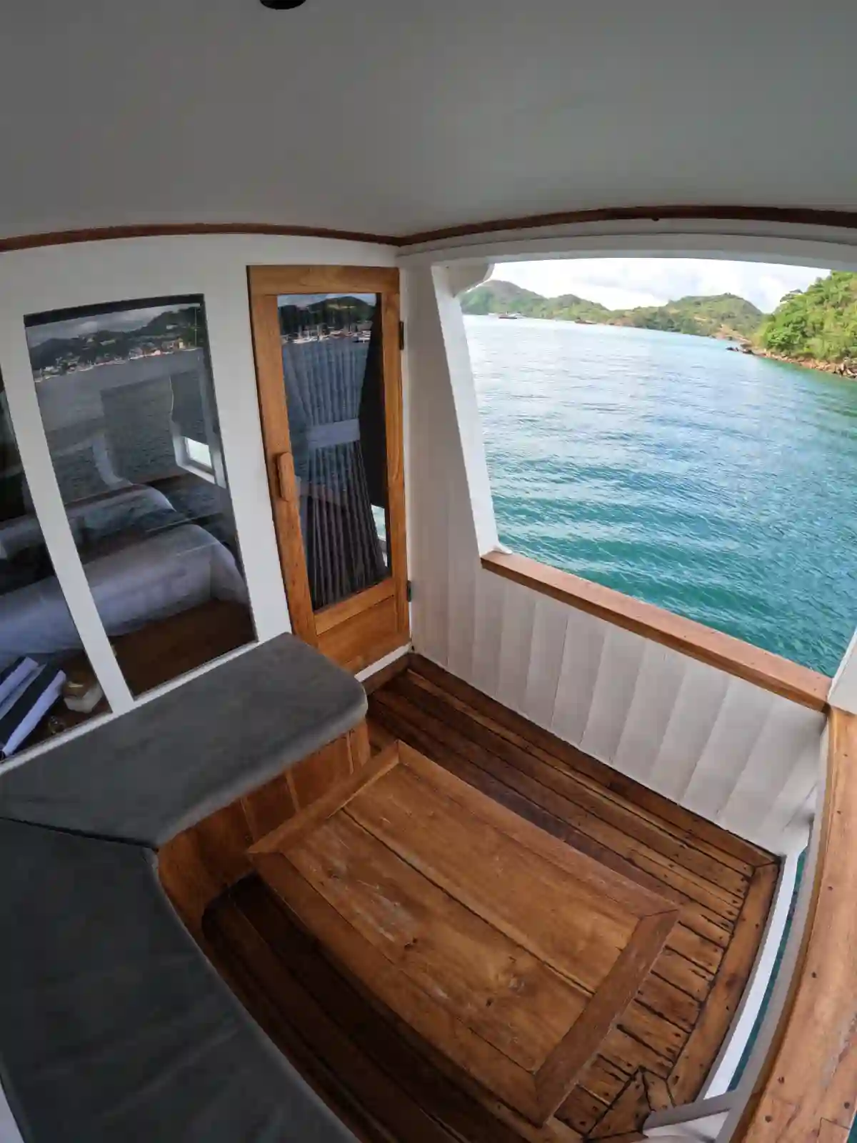 4-balcony-master-cabin-lanaika-cruise