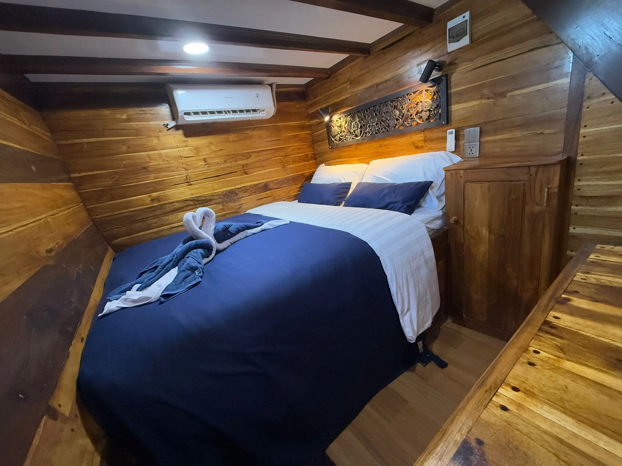 Wave-room-komodo dreamland tour 1