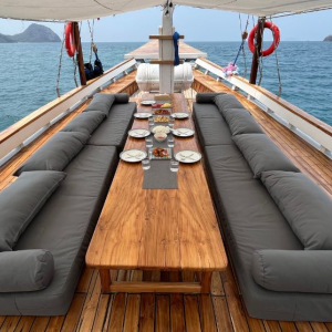 lanakila cruise komodo dreamland tour - 1