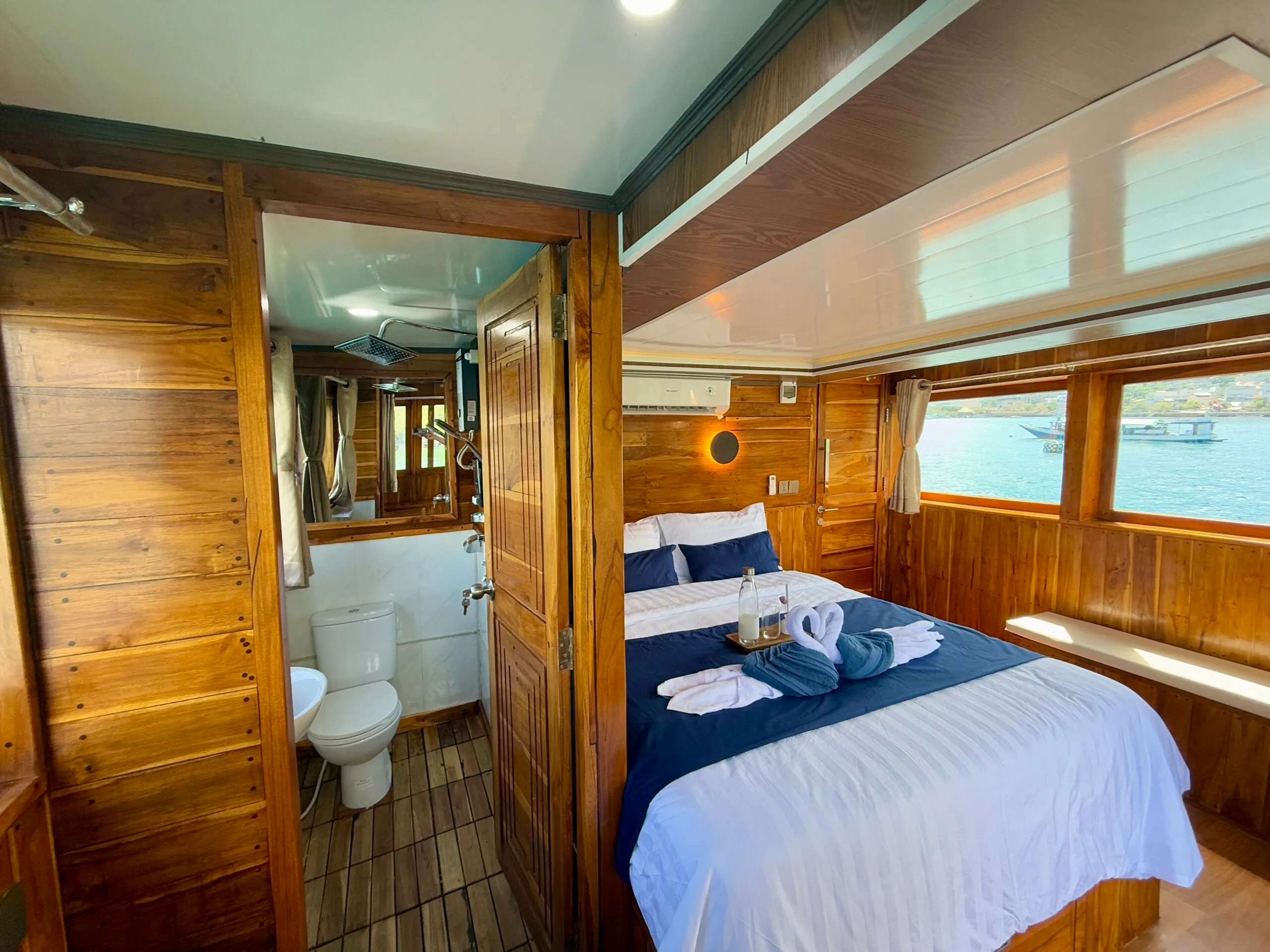 sunset room em'ocean komododreamland tour 1