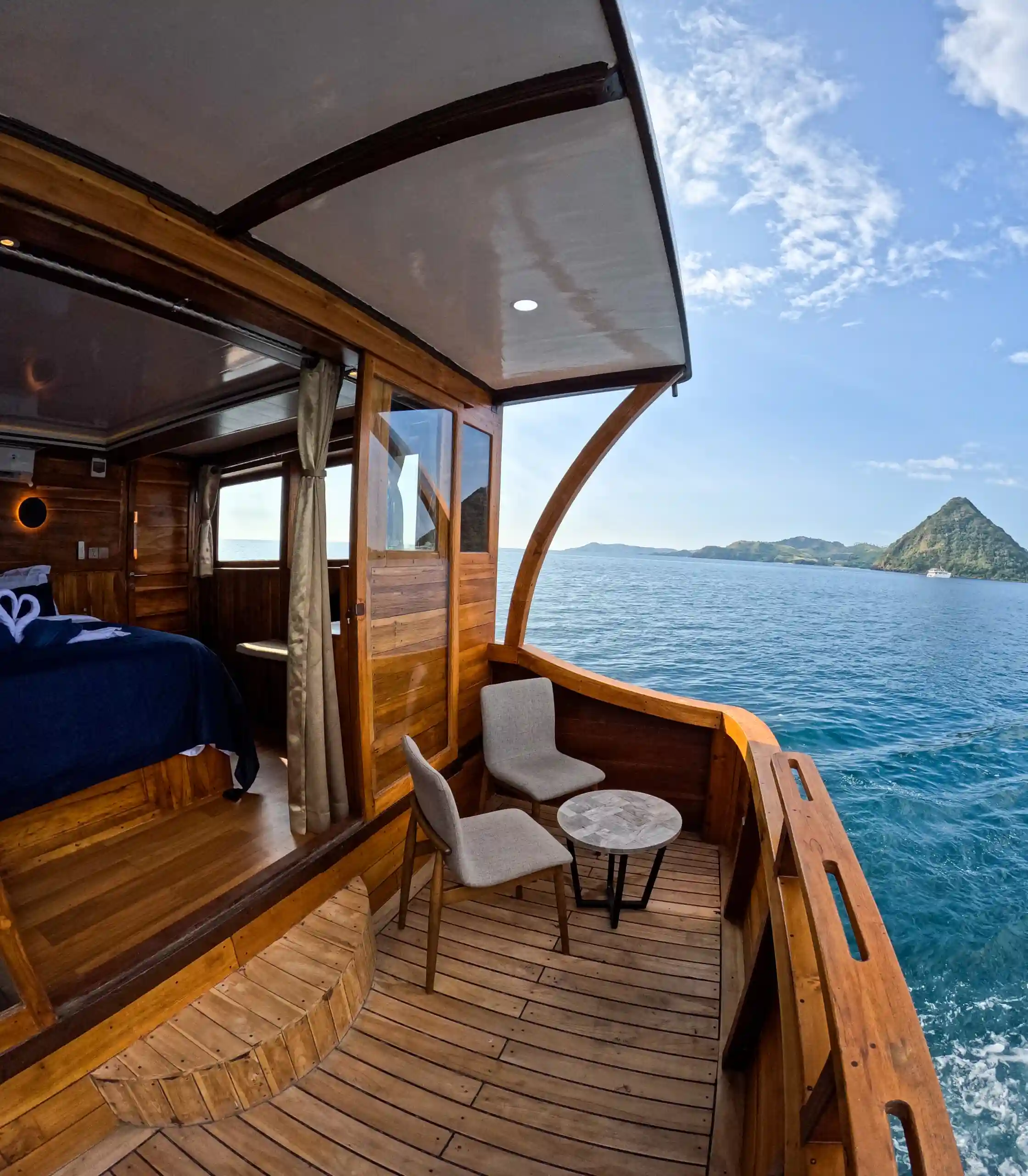 sunset room em'ocean komododreamland tour 5