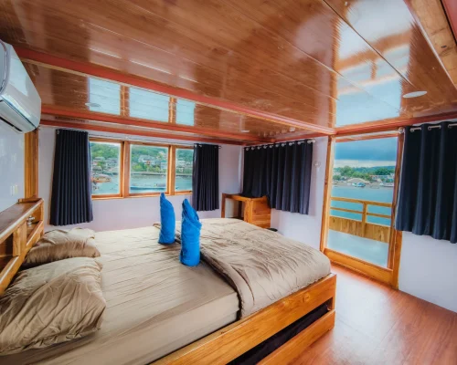 Master Cabin El Ashar Komodo Liveaboard Komodo Dreamland Tour 3