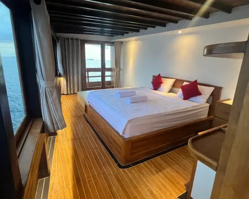 Panrita phinisi komodo Liveaboard - Master Cabin Komodo Dreamland Tour 4