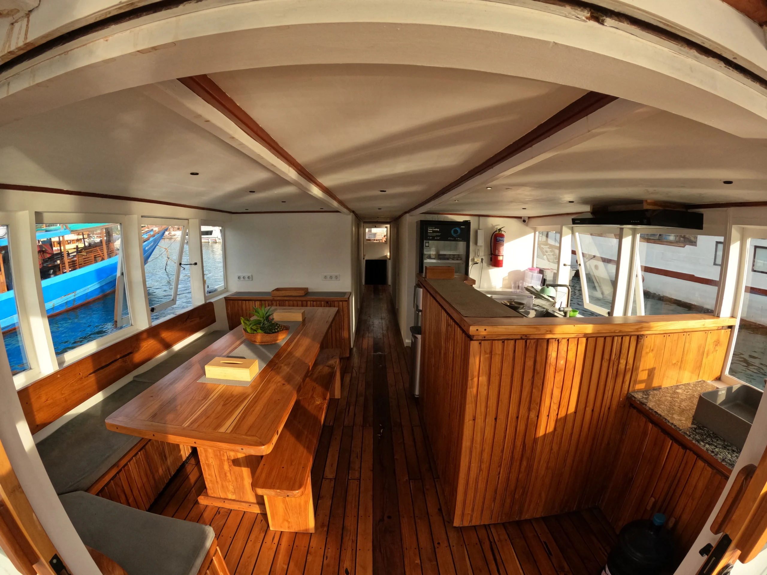 dining-lanakila-cruise Komodo Dreamland Tour