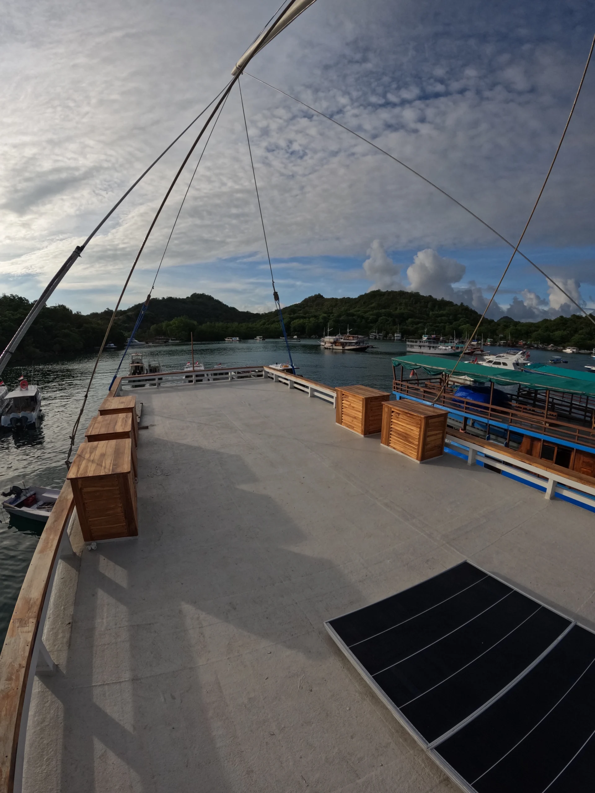 top-deck-lanakila-cruise Komodo Dreamland Tour
