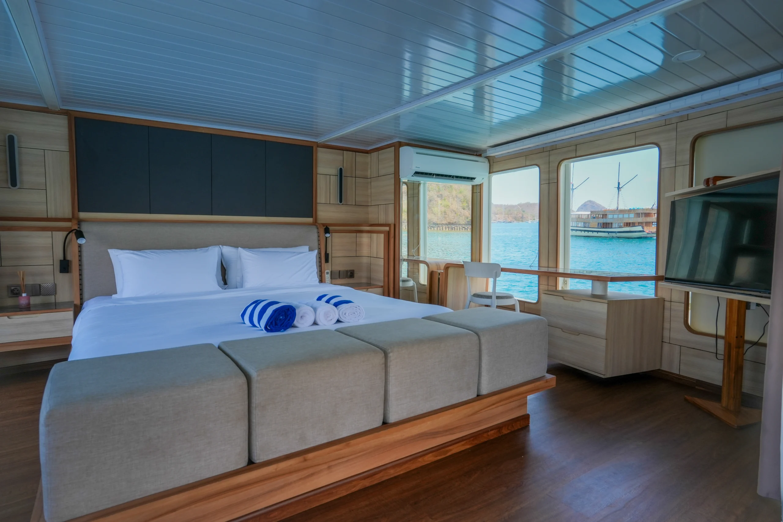 Adonara Cabin Mosalaki Komodo Liveaboard Komodo Dreamland Tour 2