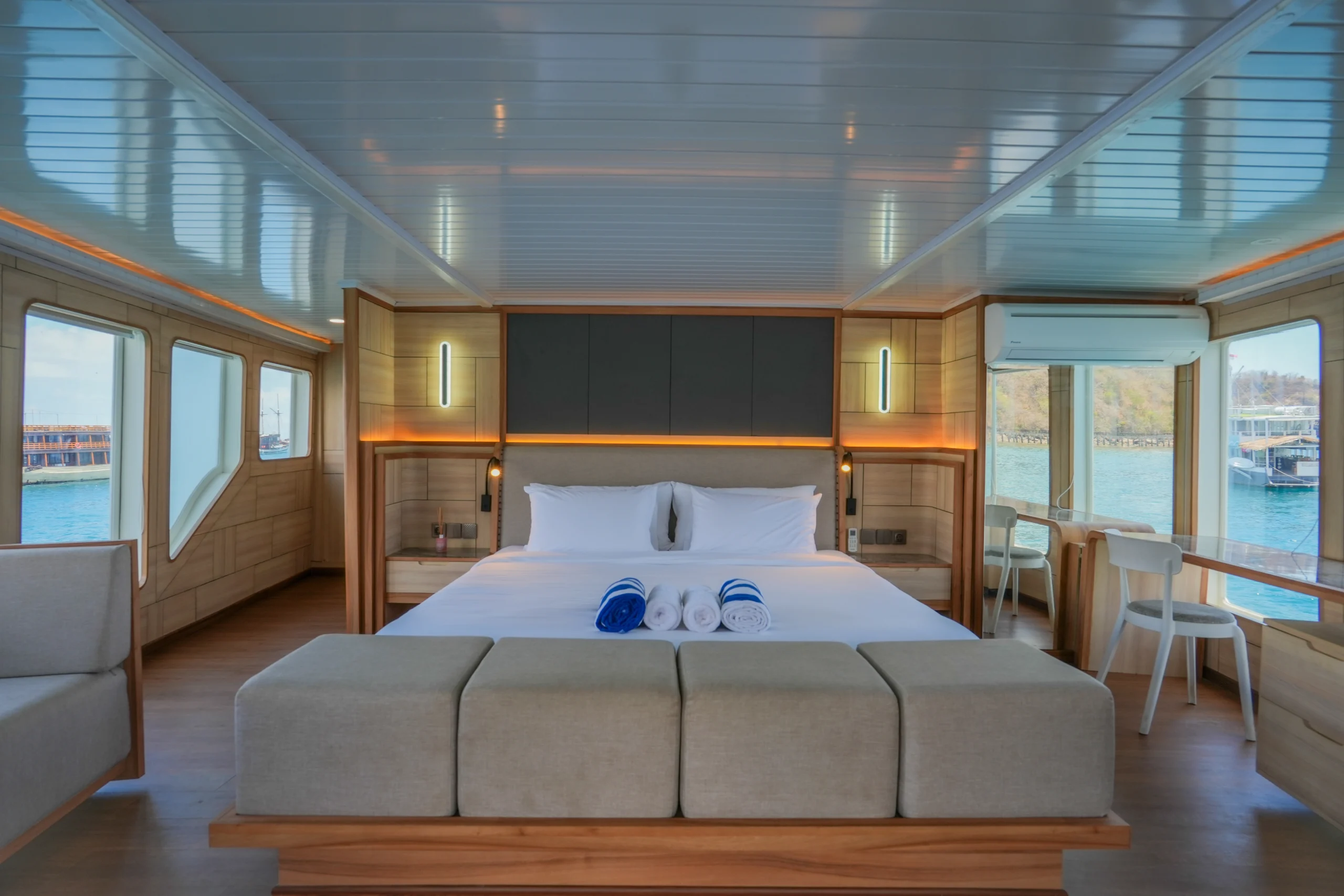 Adonara Cabin Mosalaki Komodo Liveaboard Komodo Dreamland Tour 3