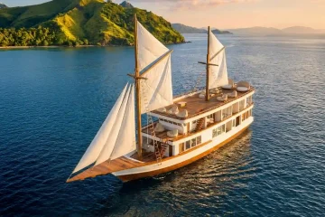 Aura Suci Komodo Liveaboard Aura Suci Komodo Liveaboard - Komodo Dreamland Tour