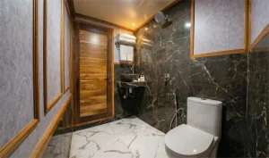 Azure Cabin Naturalia Phinisi Boat Komodo Dreamland Tour 3