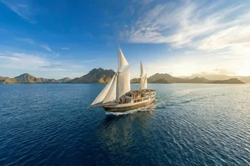 Blessing Komodo Liveaboard | Private Chater & Shared Phinisi Trips Blessing Komodo liveaboard - Komodo Dreamland Tour