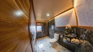 Breeze Cabin Naturalia Phinisi Boat Komodo Dreamland Tour 3