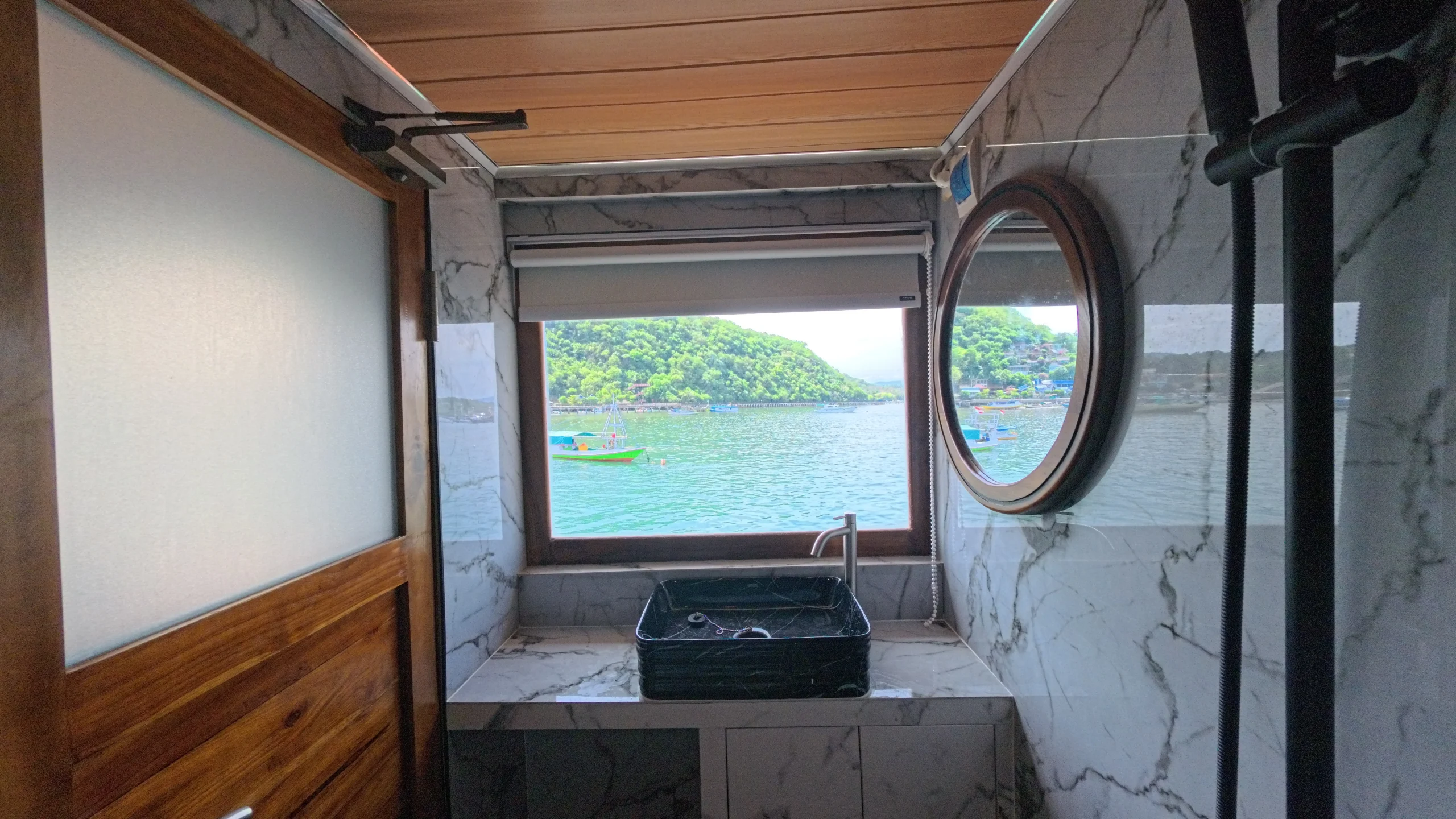Deluxe Panoramic - Arfisyana Indah 02 - Komodo Dreamland Tour 4