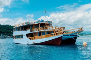 Gamala Phinisi Boat Komodo Dreamland Tour 11