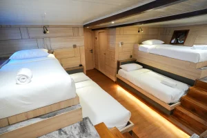 Kelimutu Cabin Mosalaki Komodo Liveaboard Komodo Dreamland Tour 1