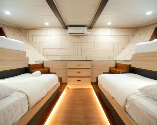 Kelimutu Cabin Mosalaki Komodo Liveaboard Komodo Dreamland Tour 2