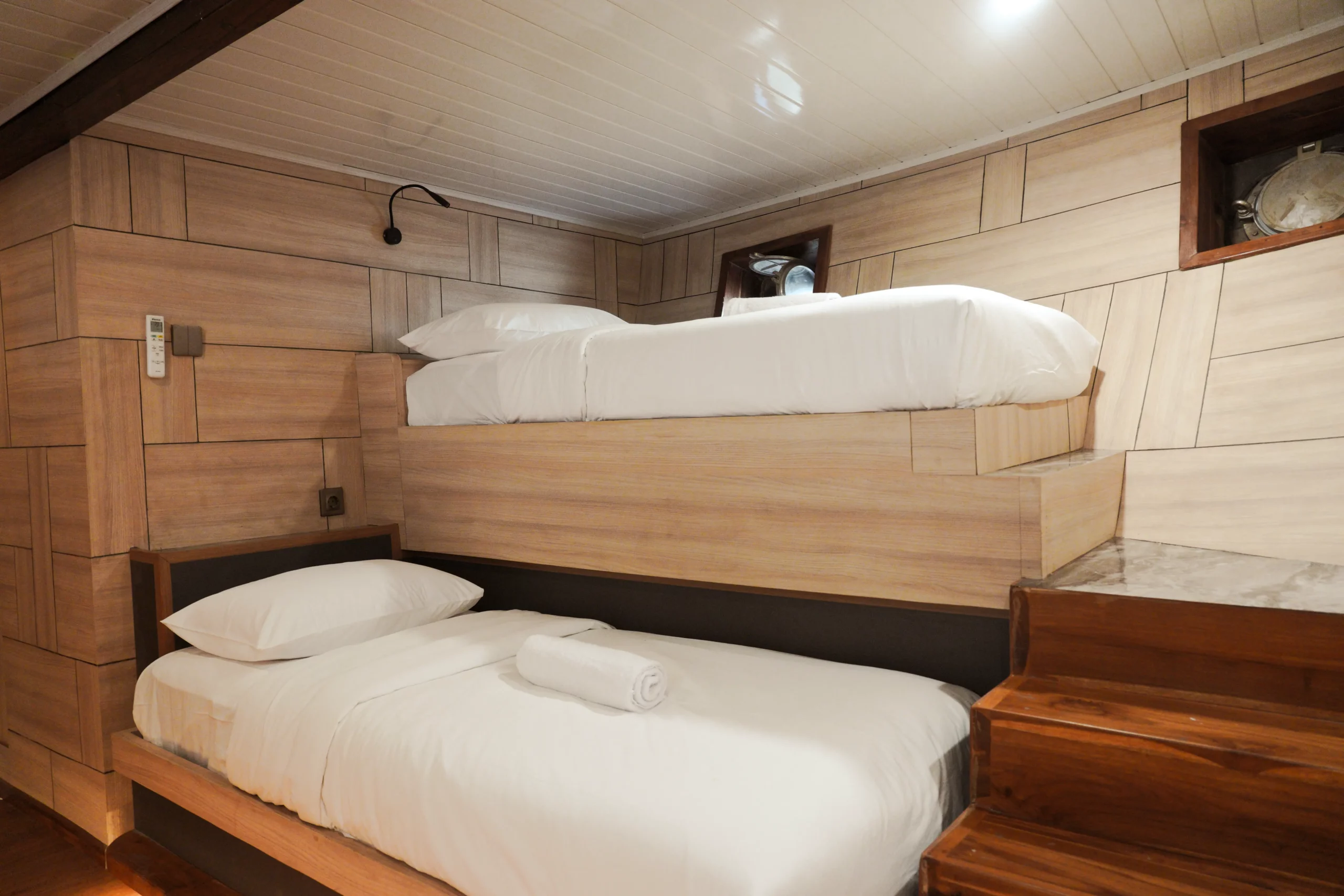 Kelimutu Cabin Mosalaki Komodo Liveaboard Komodo Dreamland Tour 3