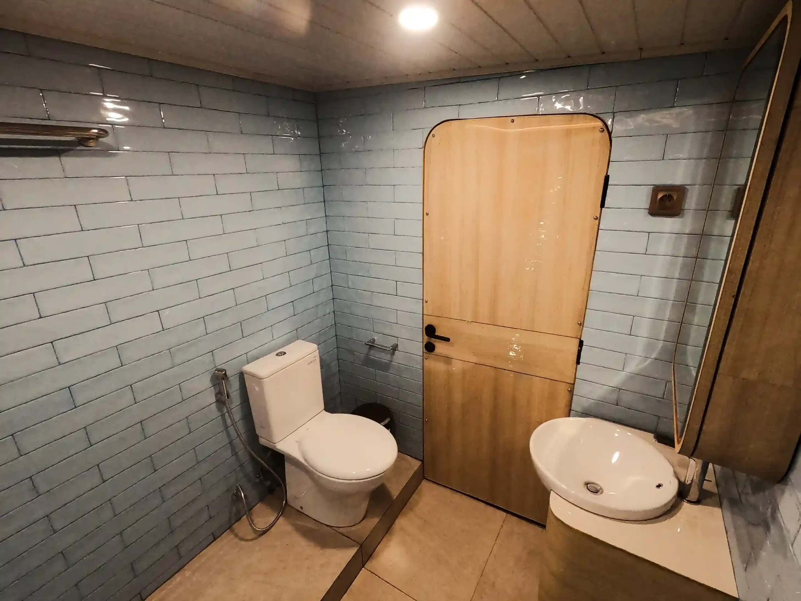 Kelimutu Cabin Mosalaki Komodo Liveaboard Komodo Dreamland Tour 4