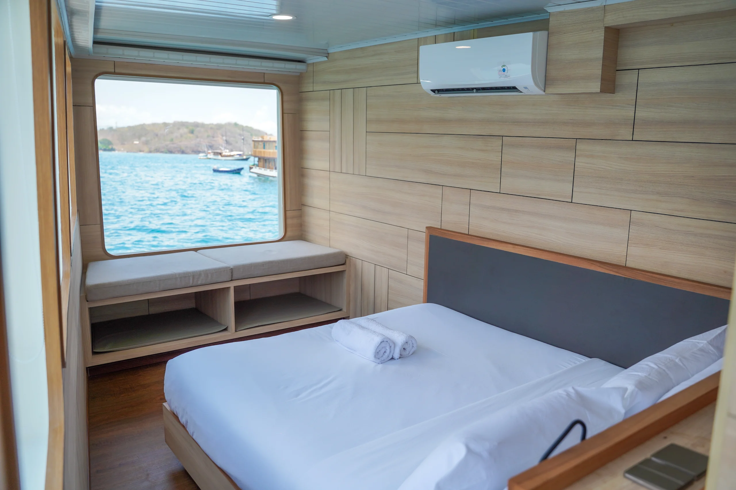 Larantuka ae Rebo Cabin Mosalaki Komodo Liveaboard Komodo Dreamland Tour 1