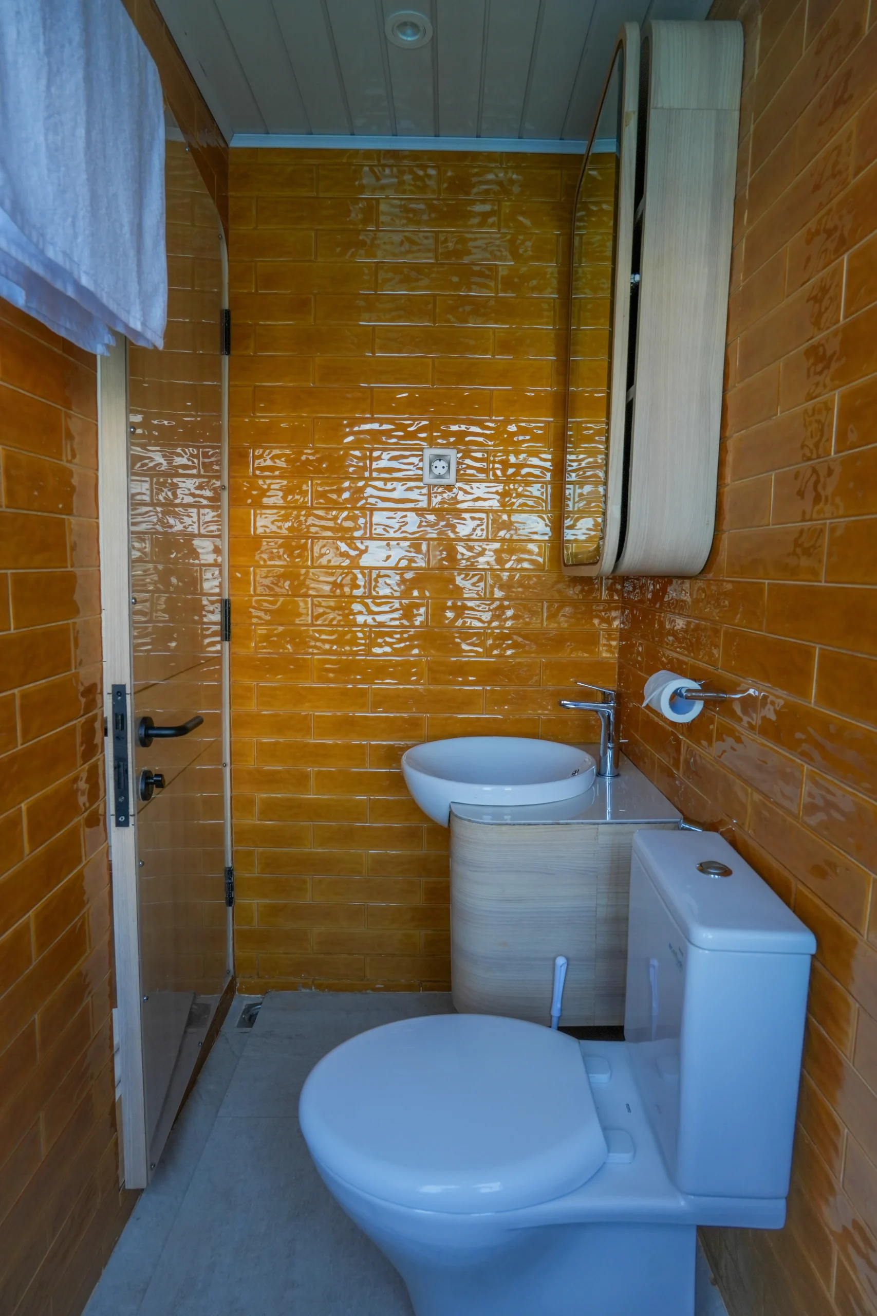 Larantuka ae Rebo Cabin Mosalaki Komodo Liveaboard Komodo Dreamland Tour 3