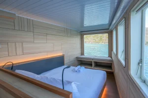 Larantuka ae Rebo Cabin Mosalaki Komodo Liveaboard Komodo Dreamland Tour 4