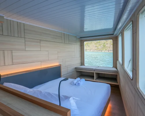 Larantuka ae Rebo Cabin Mosalaki Komodo Liveaboard Komodo Dreamland Tour 4