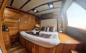 Master Cabin Navila Komodo Liveaboard - Komodo Dreamland Tour 2