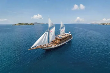 Naturalia Phinisi - VIP Komodo Island Boat Tour & Private Charter Komodo Island Boat Tour – Safe & Trusted 3D2N Shared Trip Experience