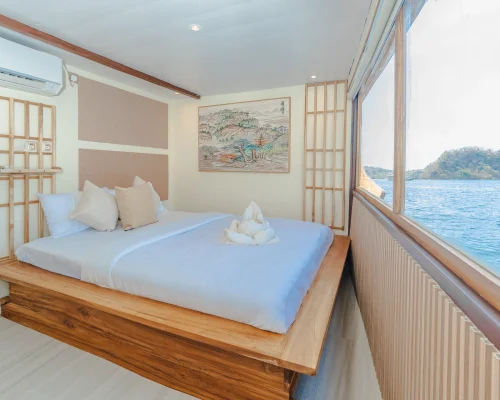Private Cabin - signature cabin sora phinisi boat komodo dreamland tour 1