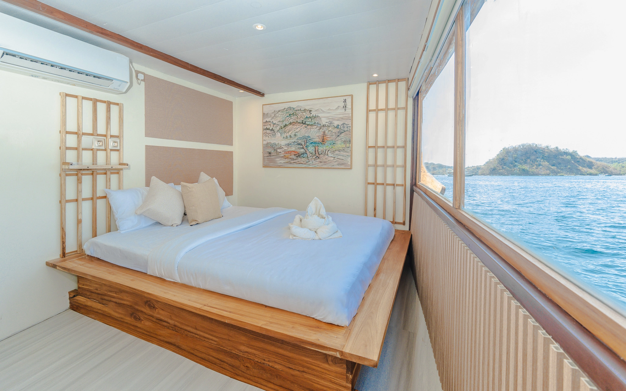 Private Cabin - signature cabin sora phinisi boat komodo dreamland tour 1