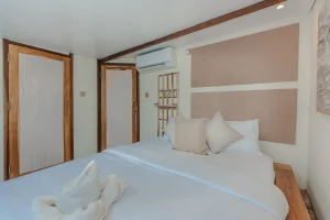 Private Cabin - signature cabin sora phinisi boat komodo dreamland tour 2