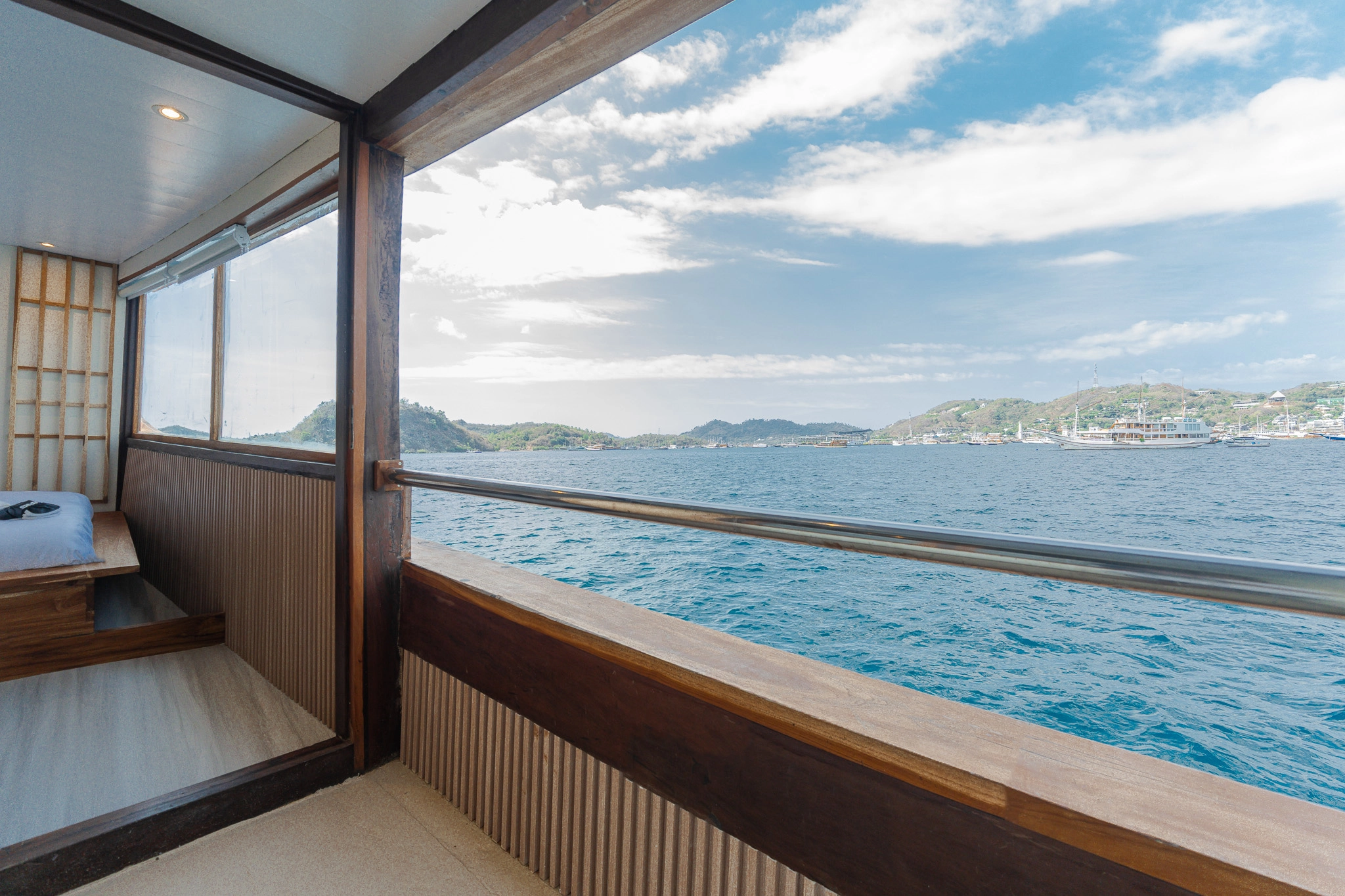 Private Cabin - signature cabin sora phinisi boat komodo dreamland tour 3