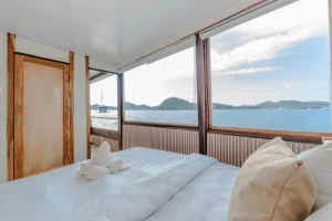 Private Cabin - signature cabin sora phinisi boat komodo dreamland tour 4