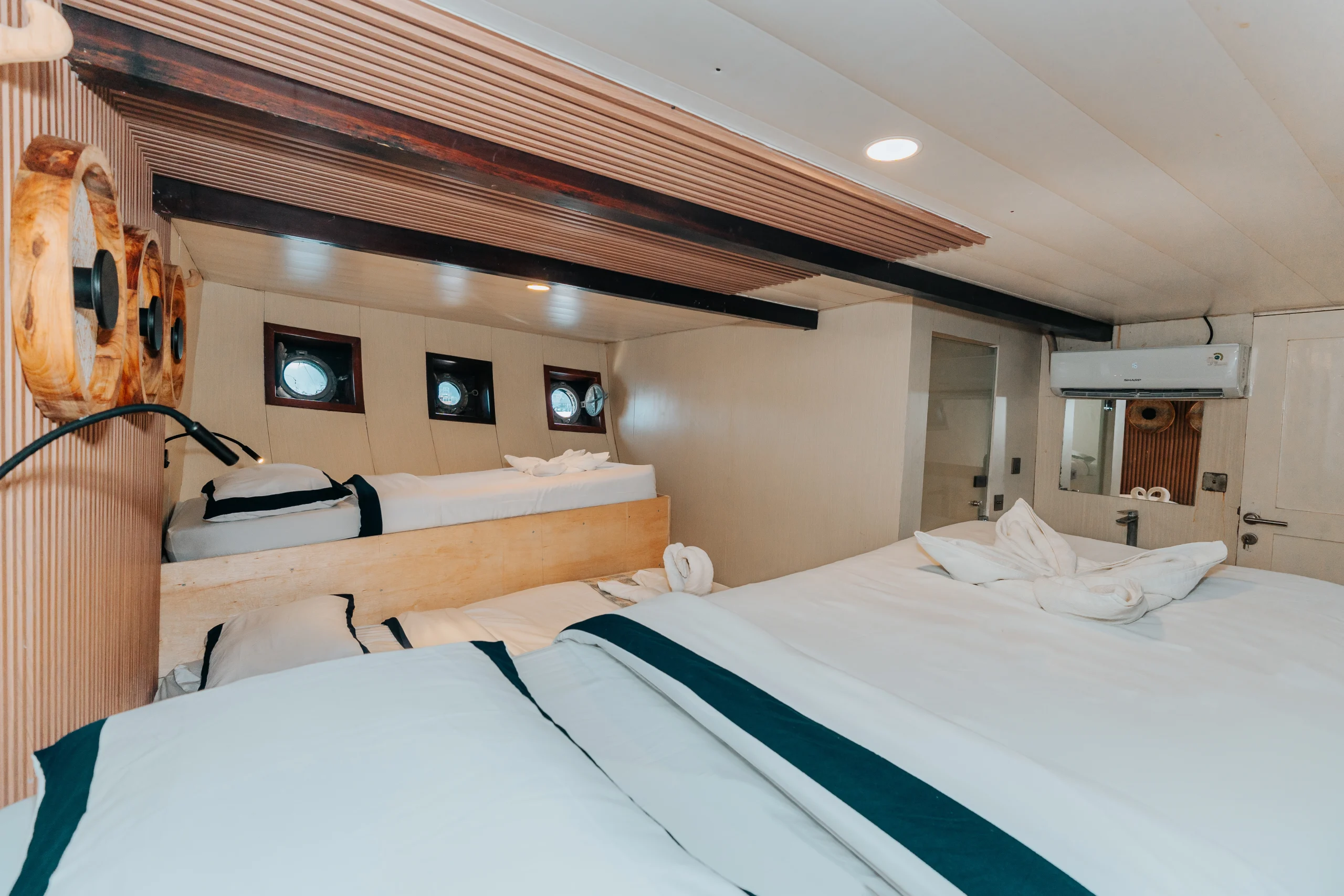 Shared Cabin 4 Pax Tara phinisi boat komodo - Komodo Dreamland Tour 2