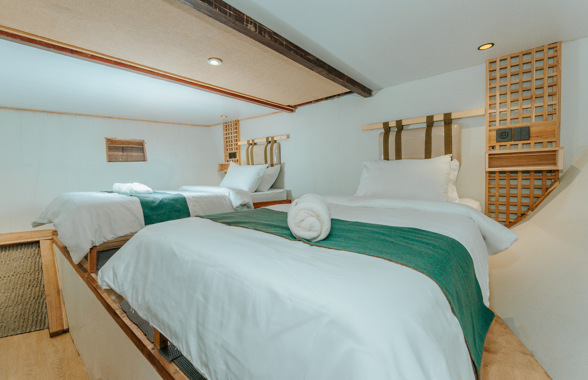 Shared Cabin Marea Phinisi Boat Komodo - Komodo Dreamland Tour 1