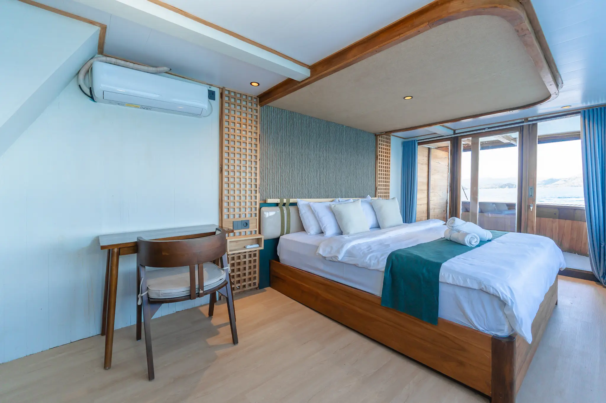 Signature Cabin Marea Phinisi Boat Komodo - Komodo Dreamland Tour 5