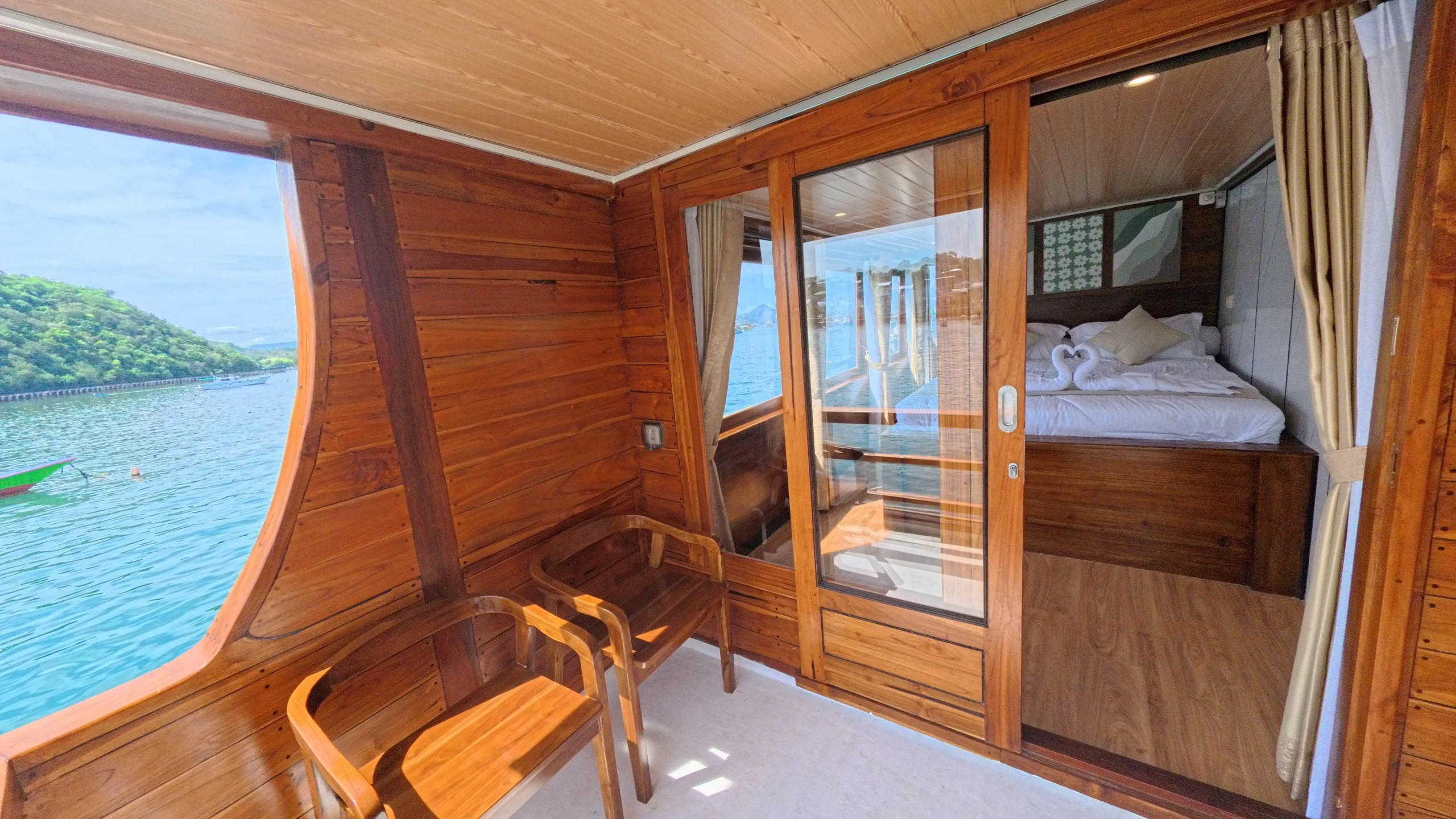 Suite Panoramic Balcony - Arfisyana Indah 02 - Komodo Dreamland Tour 3