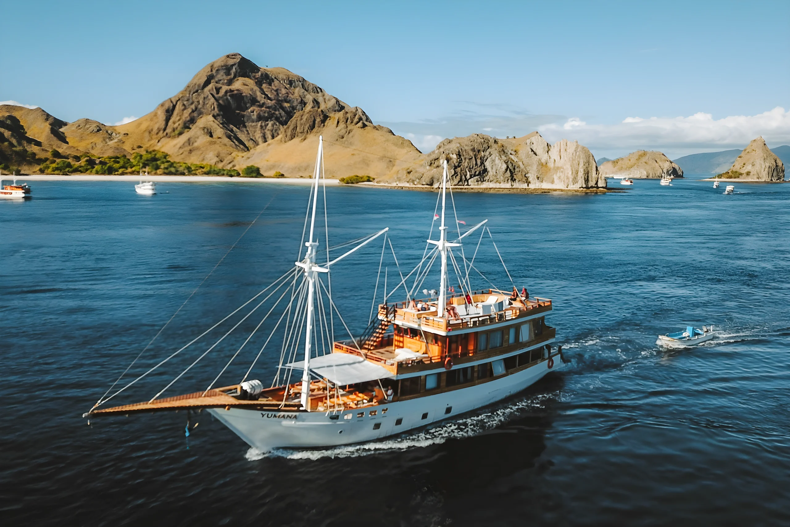 Yumana Phinisi Boat - Luxury Komodo Island Boat Tour & Private Charter Yumana Phinisi Boat Komodo 3 Komodo Dreamland Tour