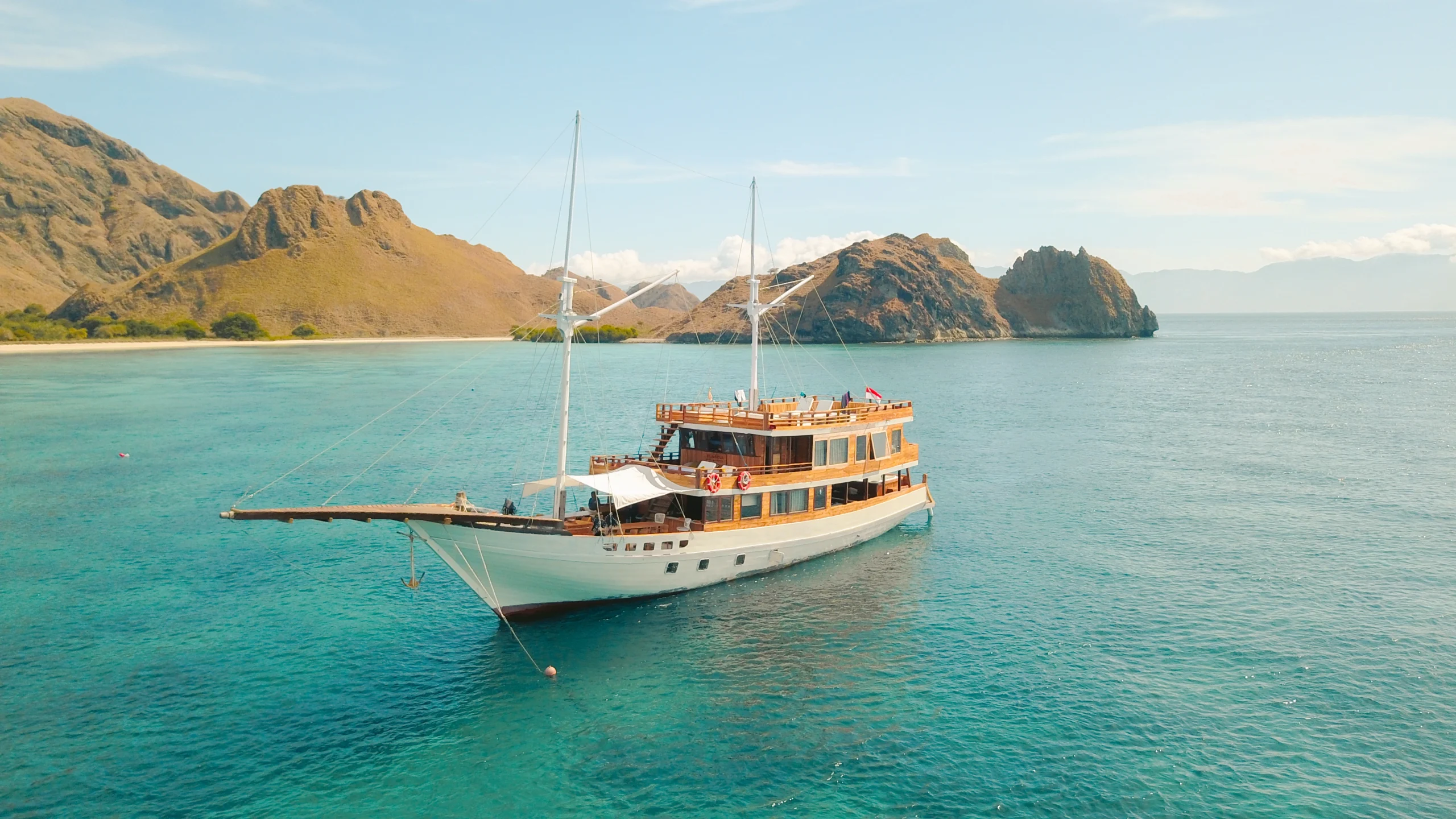 Yumana Phinisi Boat Komodo Dreamland Tour 1