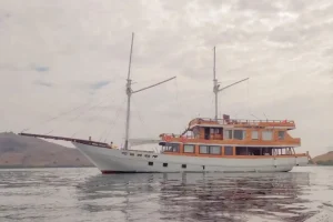 Yumana Phinisi Boat Komodo Dreamland Tour 13