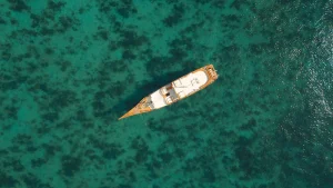 Yumana Phinisi Boat Komodo Dreamland Tour 2