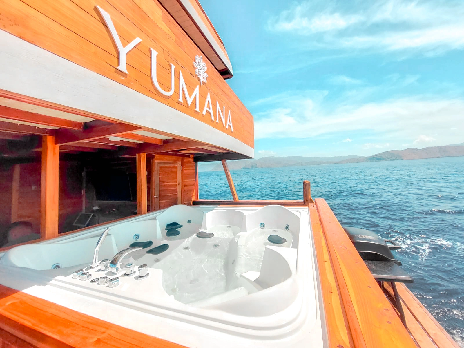 Yumana Phinisi Boat Komodo Dreamland Tour 6