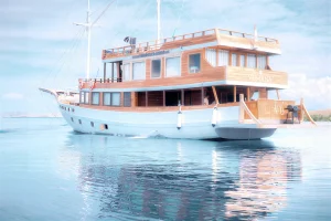 Yumana Phinisi Boat Komodo Dreamland Tour 7