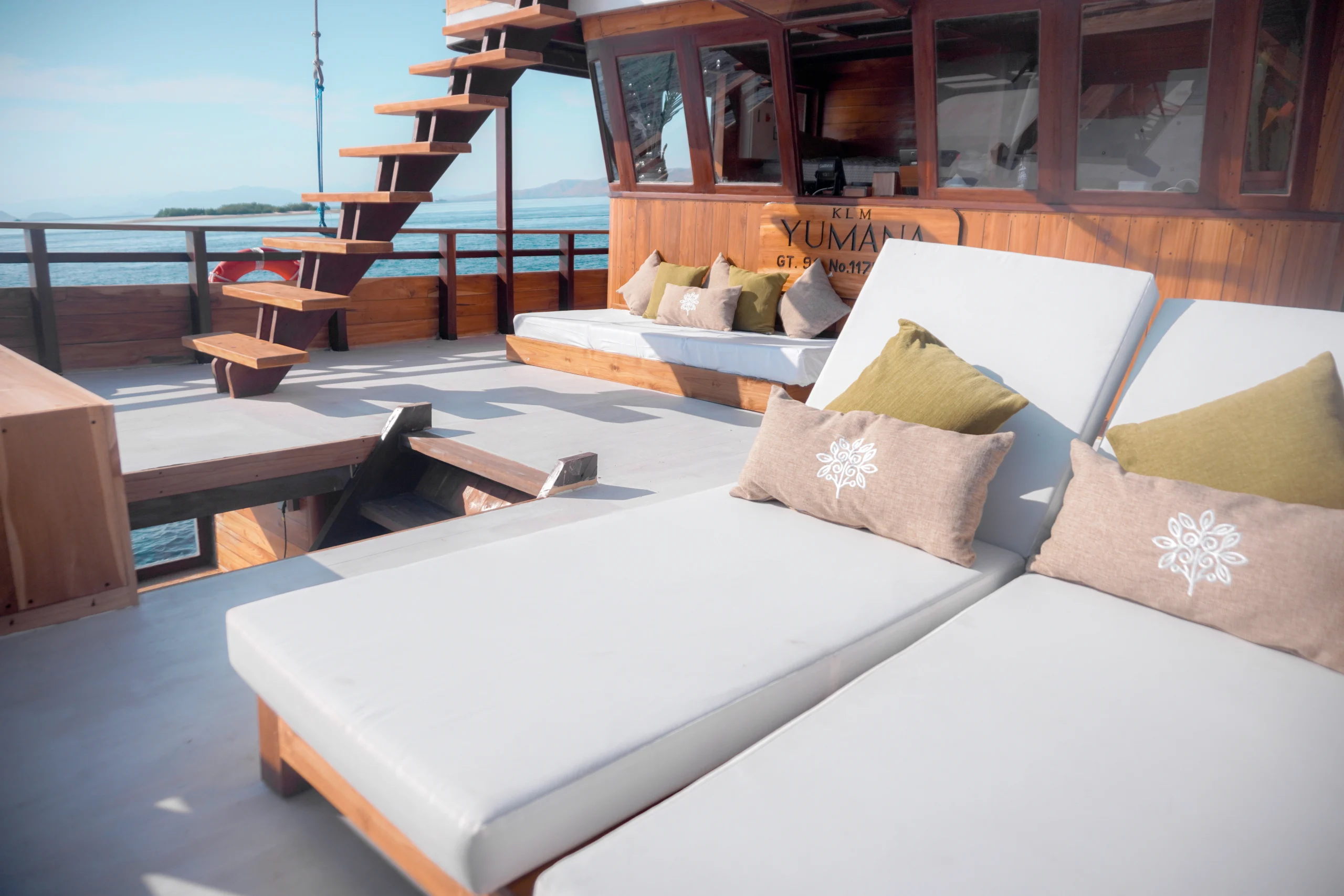 Yumana Phinisi Boat Komodo Dreamland Tour 9